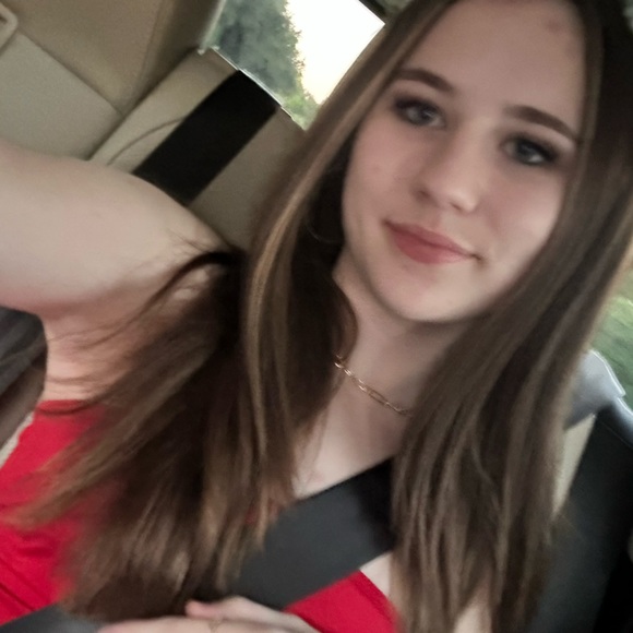 Meet your Posher, Ella - Picture 2 of 12